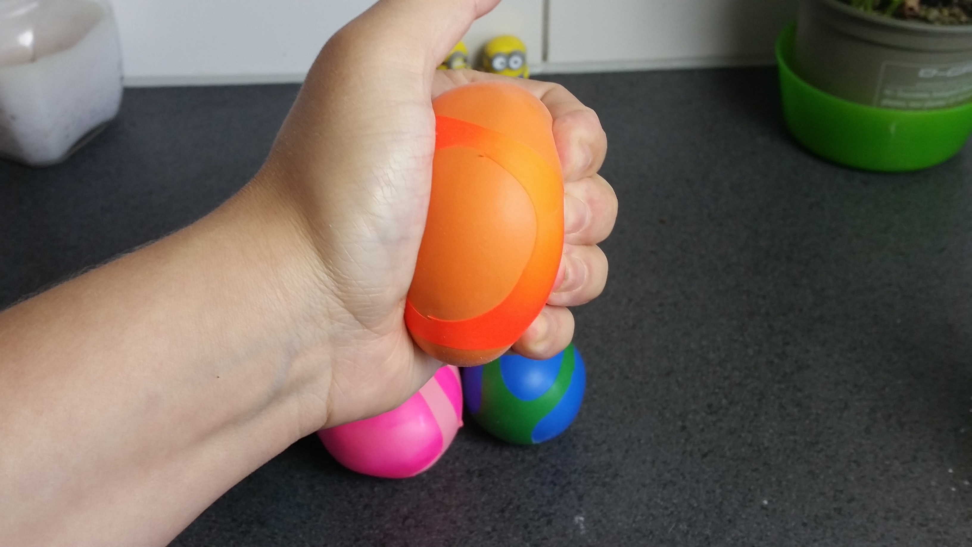Verwonderend DIY Stressballen, zelf een back to school bal maken! – Craftmama QE-81